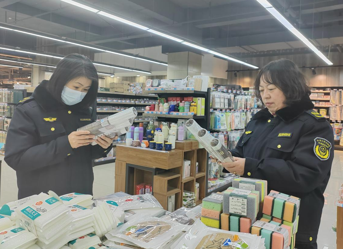 内蒙古五原县市开云网址场监管局开展2024年塑料制品产品质量安全专项整治(图1)