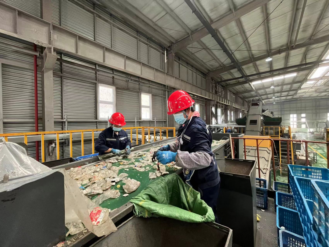 【重生之我在工厂当宝贝】废旧塑料瓶的独白：下次再kaiyun网页版见我已变了模样(图3)