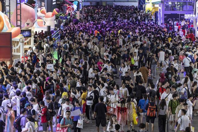 现场丨2024ChinaJoy开幕：看见游戏动漫的“跨界”(图2)