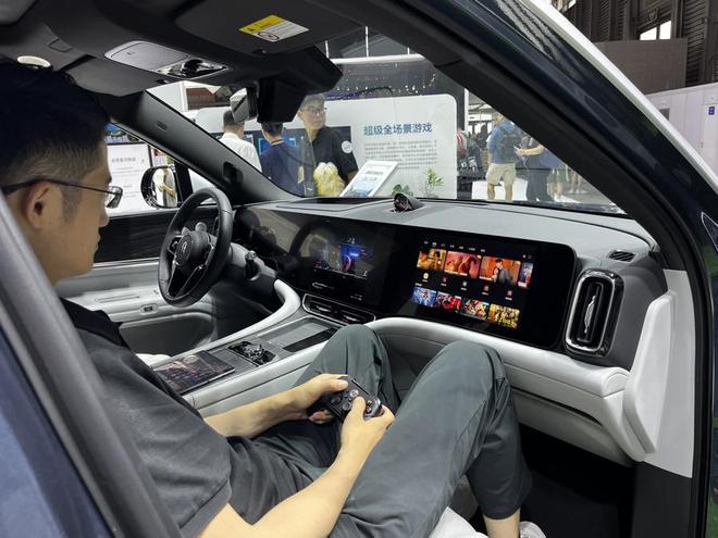 现场丨2024ChinaJoy开幕：看见游戏动漫的“跨界”(图3)