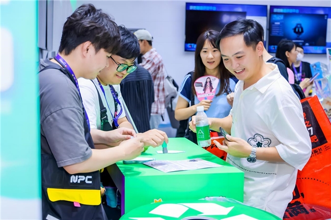 环保与爱心同行世纪华通与ChinaJoy启动“塑料瓶的新生”环保公益项目(图5)