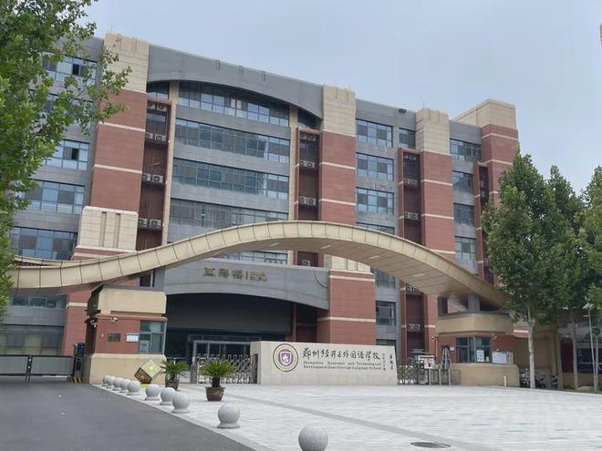 河南一中学让教职工吃鲜肉、学生吃冻肉？记者实探(图1)