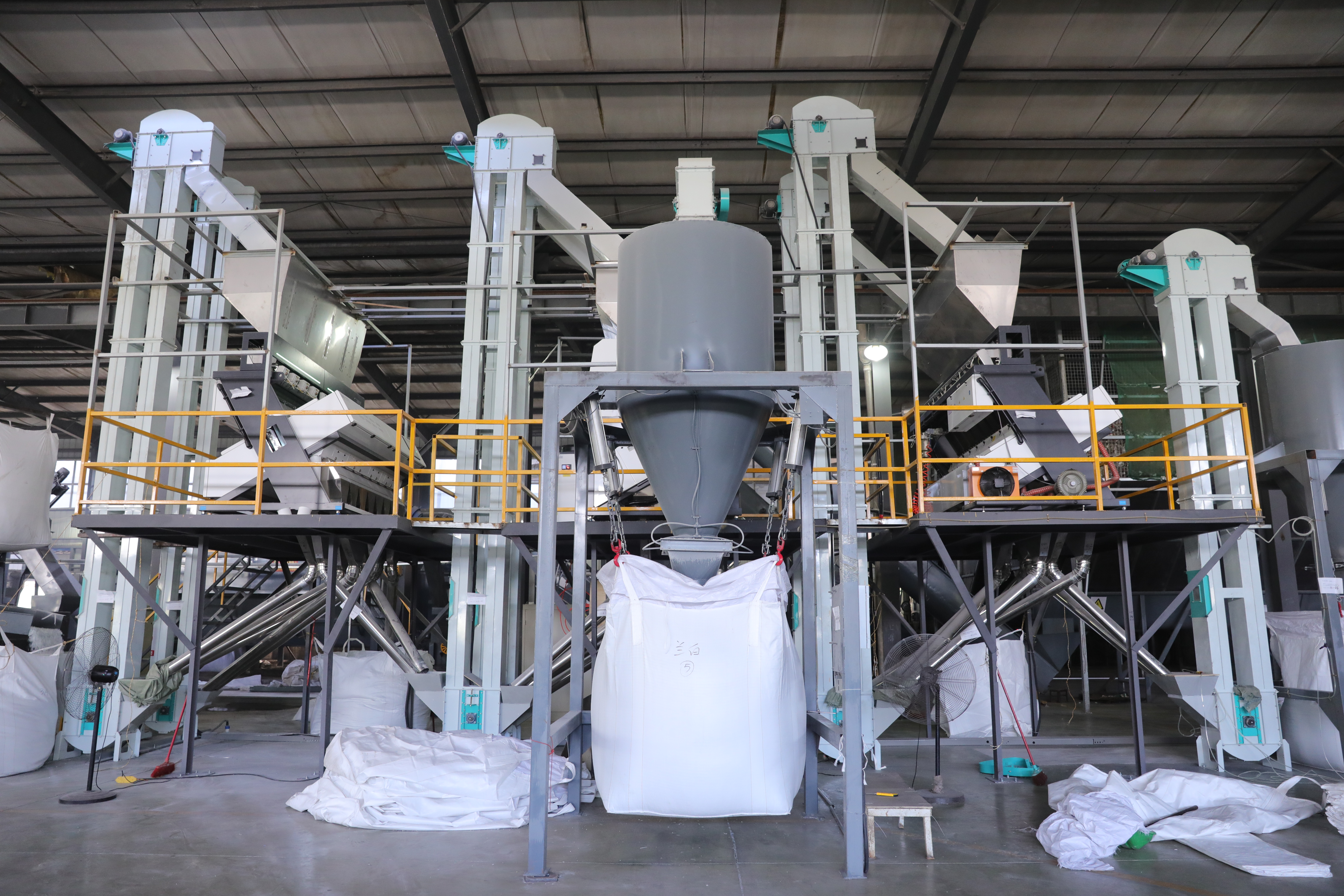 南充：把塑料水瓶“吃干榨尽”循环经济创造亿元产业(图2)