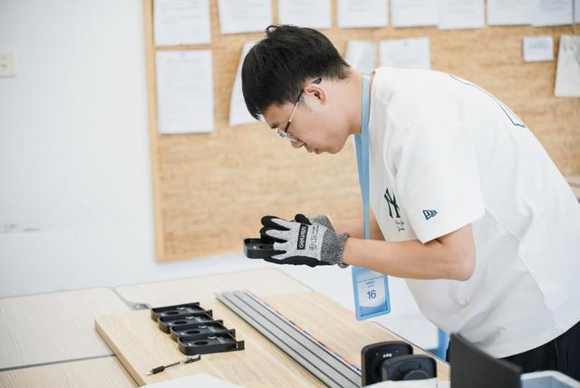 牙膏、筷子、塑料瓶……物理老师用这些日用品设计了充满“生活气息”的实验(图3)