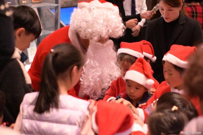 环星璀璨闪耀圣诞合肥盛捷天鹅湖服务公寓2024亮灯仪式圆满举行(图9)