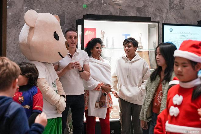 环星璀璨闪耀圣诞合肥盛捷天鹅湖服务公寓2024亮灯仪式圆满举行(图10)