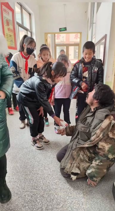 感动全网女孩去世警方通报：遗体在家附近水池发现(图2)