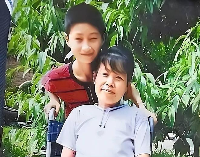 烂牌打出王炸！庞众望的演讲在全网火了白岩松的话有人信了(图2)