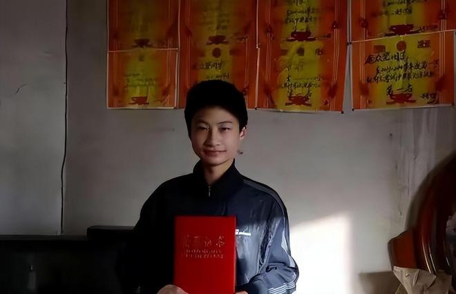 烂牌打出王炸！庞众望的演讲在全网火了白岩松的话有人信了(图5)