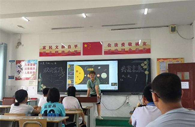 九年支教路一颗初“芯”：向草原为牧区写下最深情的“公益诗篇”(图3)