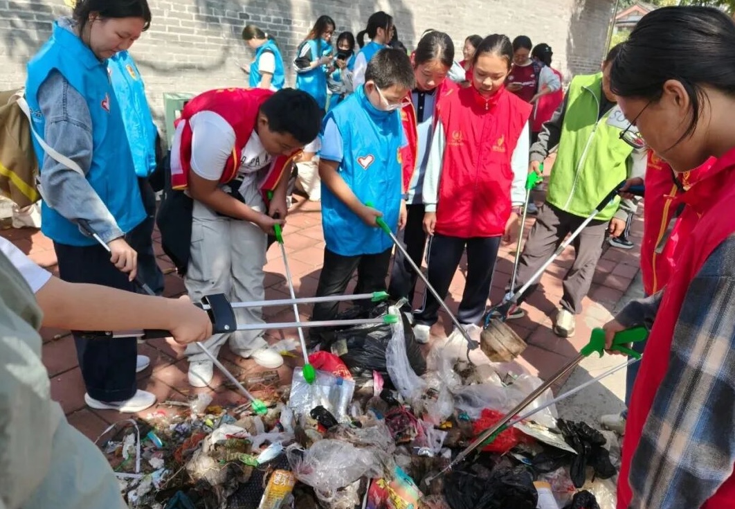 聊城志愿者运河畔集结开展“世界清洁日”行动(图3)