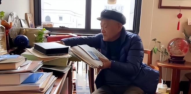 92岁牛犇仍独居养老院塑料瓶扣菜拖把当拐杖环境脏乱引热议(图10)