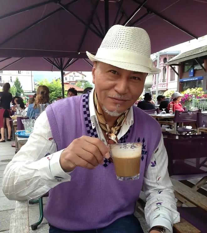 92岁牛犇仍独居养老院塑料瓶扣菜拖把当拐杖环境脏乱引热议(图19)