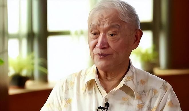 92岁牛犇仍独居养老院塑料瓶扣菜拖把当拐杖环境脏乱引热议(图13)