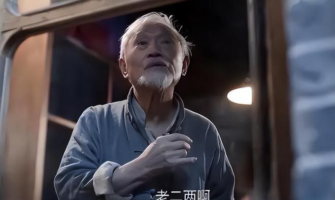 92岁牛犇仍独居养老院塑料瓶扣菜拖把当拐杖环境脏乱引热议(图16)