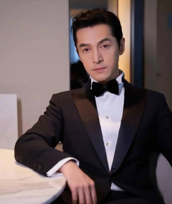 胡歌直言无法走出母亲去世阴影曾前往墨脱缅怀母亲(图2)