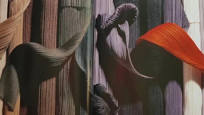 对这个100%聚酯纤维的世界绝望了！“塑料瓶材料”凭什么占领服装界？(图4)