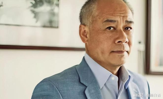 62岁李宁近况：一年狂赚30亿63岁妻子气质佳儿女双全很幸福(图8)