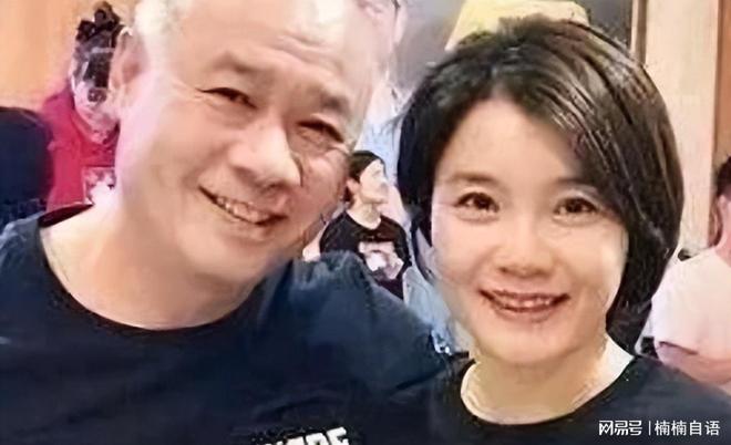 62岁李宁近况：一年狂赚30亿63岁妻子气质佳儿女双全很幸福(图15)
