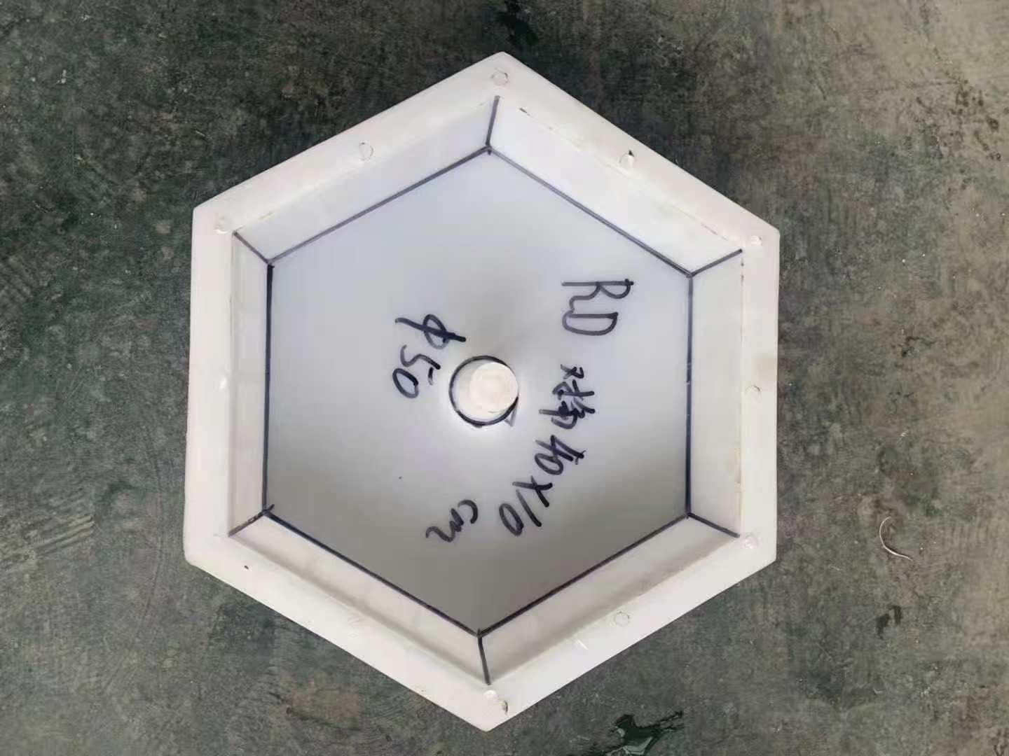 2024-2025年流水槽塑料模具选购全指南：趋势、服务商解析与选型框架(图1)